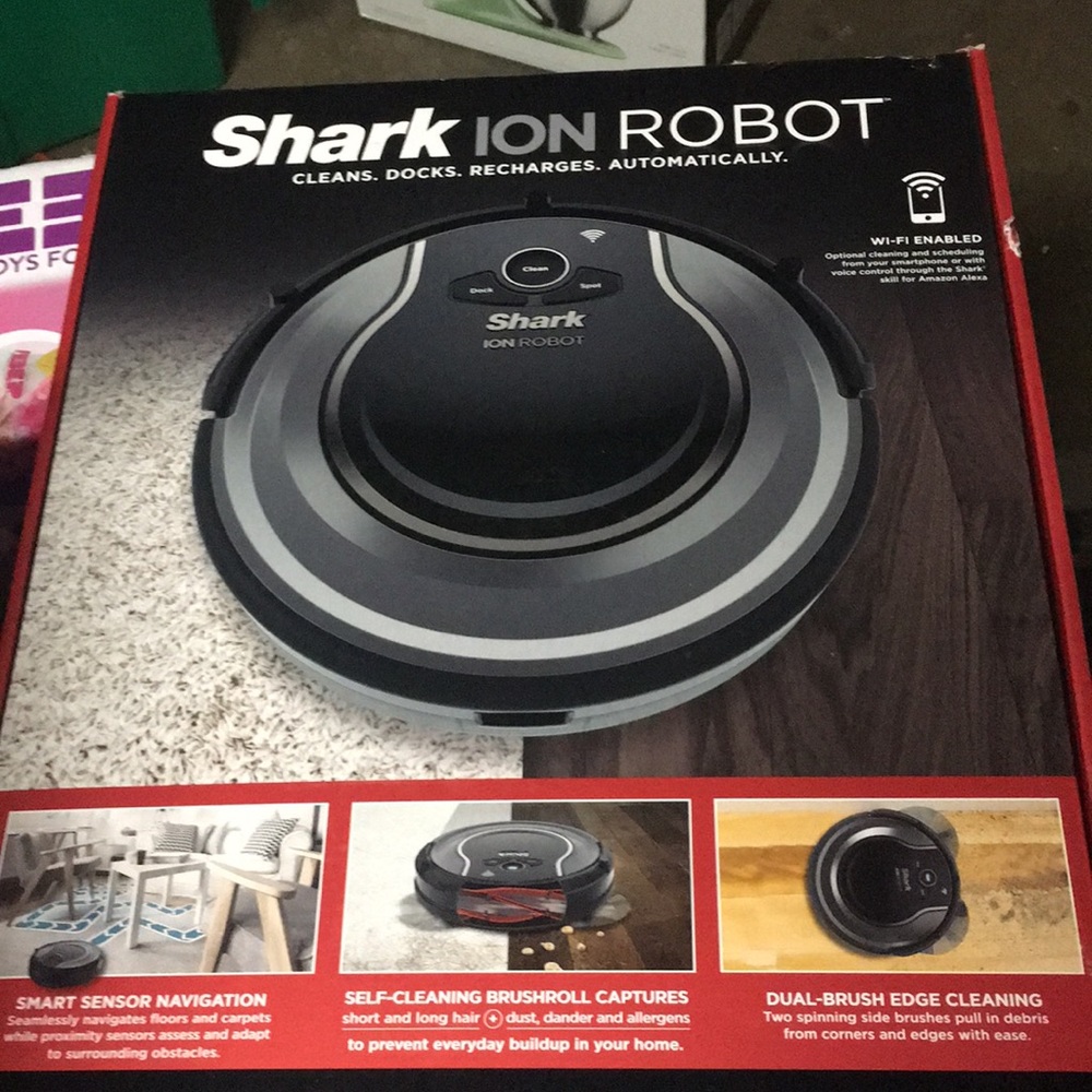 Shark ION Robot cleans.Docks.Recharges